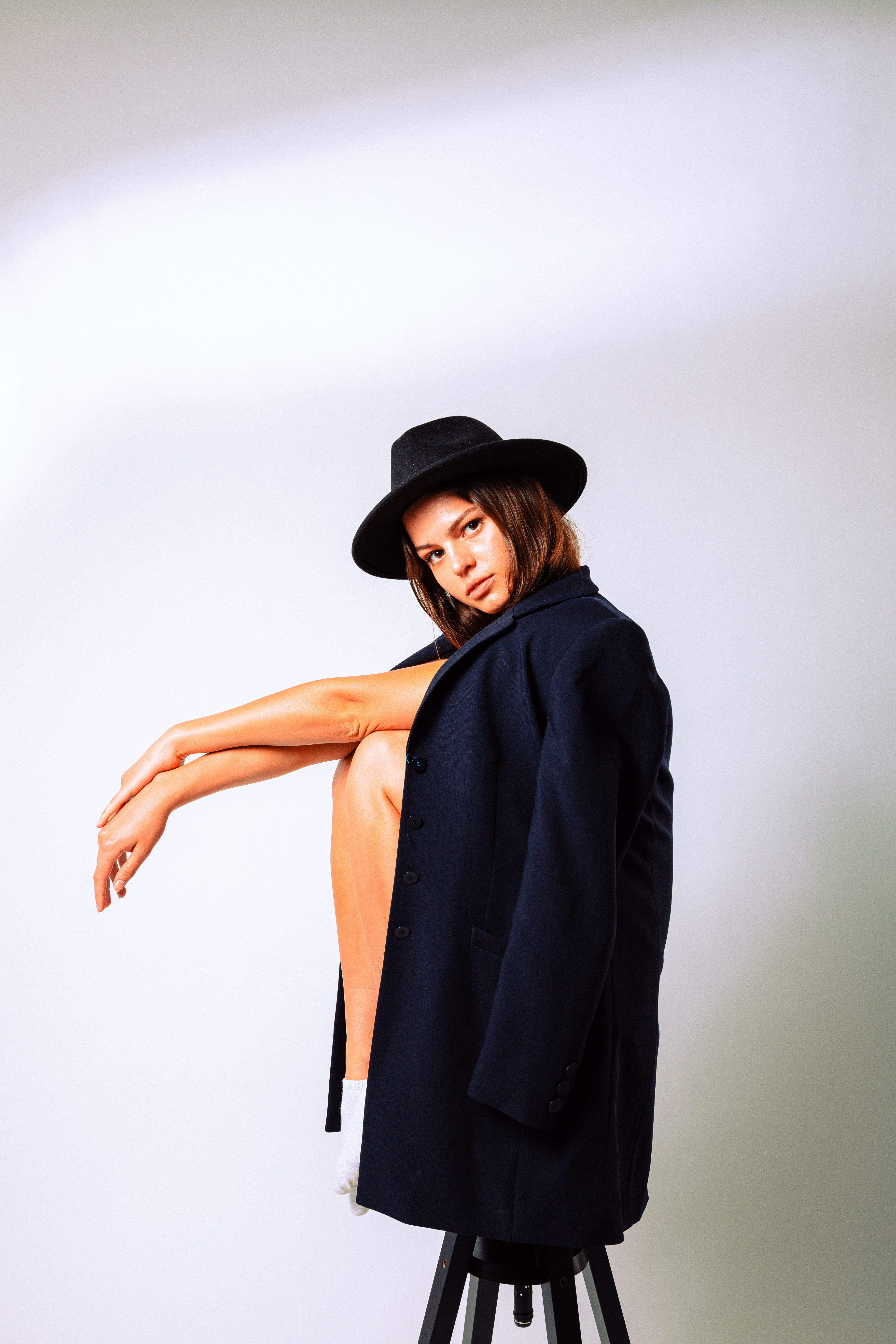 Fashion-Portrait mit gerichteter, kontrastreicher Studiobeleuchtung